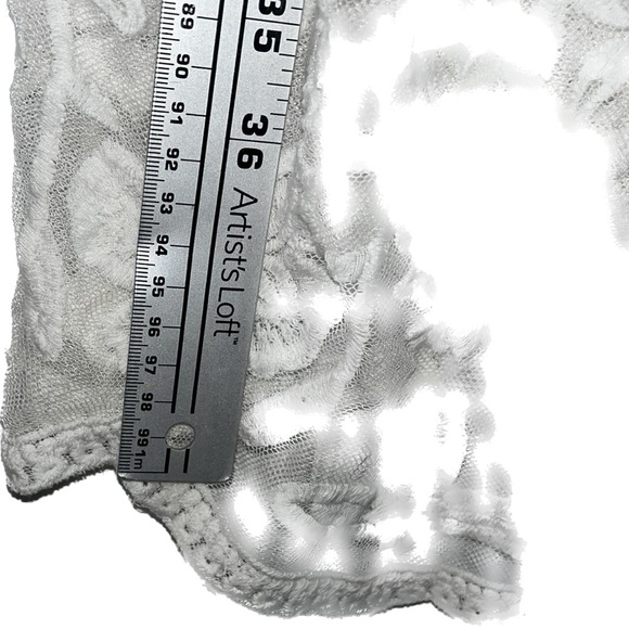 Woman’s Sheet Lace Kimono - Picture 2 of 7